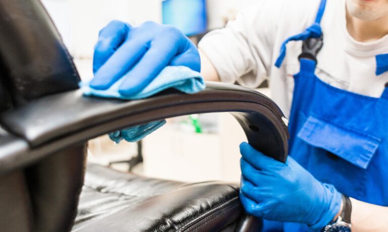 راهنمای کامل نگهداری و تمیز کردن صندلی اداری برای افزایش عمر مبلمان